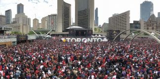 Zręczne wrzucanie do kosza wywołuje podziw milionów…