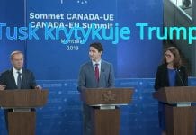 Tusk krytykuje Trumpa w Kanadzie