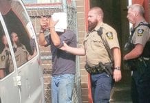 Fan ISIS poczeka na deportację… na wolności