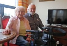 Starsza pani z chodzikiem wyzywana od nazistów przed spotkaniem z Bernierem