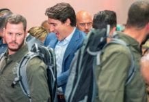 Na spotkaniu z wyborcami w kamizelce kuloodpornej