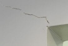 Sąsiad z dołu chciał mieć “open concept”…