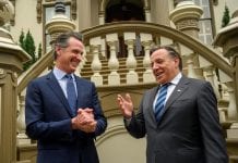 Premier Quebecu chciał pogadać o wierze z gubernatorem Kalifornii