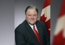 Radny Karygiannis prosi Ottawę o pieniądze na zakup środków ochronnych dla Chin