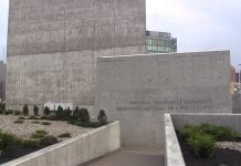 Zbrodnia nienawiści – pomnik ofiar holokaustu w Ottawie obrzucony jajkami