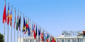 Farmus: Narodowe flagi w parlamencie europejskim są zabronione