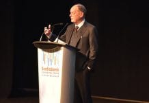 Torysi debatują w Niagara Falls co robić