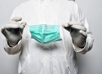 Kumor: Demokracja zza maski