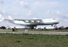 Megatransport na warszawskim lotnisku