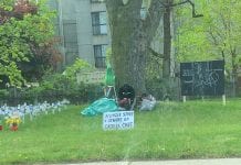 Strajk głodowy przed domem opieki w Mississaudze