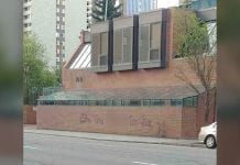 Grafitti chińskim konsulacie w Calgary