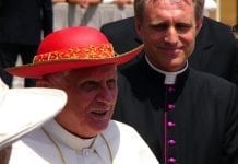 Benedykt XVI: Homoseksualne małżeństwa i aborcja na świecie to znak “duchowej siły Antychrysta”