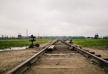 “Polskie obozy śmierci” w “Wall Street Journal”