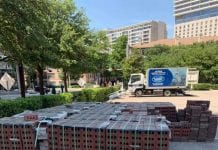 Stosy cegieł w tajemniczy sposób podrzucane blisko miejsc, gdzie później mają miejsce grabieże i podpalenia