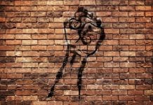 Garstka demonstrantów wystraszyła premiera