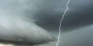 Burzowo nad południowym Ontario