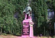 Oblali farbą “pomniki białej supremacji”