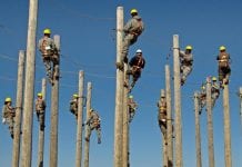 W czerwcu przybyło milion miejsc pracy, ale wciąż jest to 2 miliony mniej niż przed pandemią