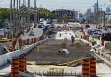 20 policjantów przeciwko jednemu bezdomnemu?