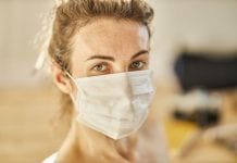 Segregacja w Izraelu. Niezaszczepieni wciąż zmuszani do noszenia masek