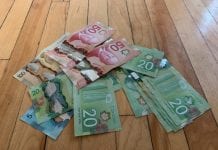 Czy się stoi, czy się leży dochód podstawowy się należy…