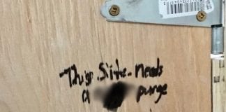 Ktoś napisał rasistowskie hasło w ubikacji – sprawa jest badana