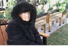 Ginęła w płomieniach gdy strażacy szukali ognia