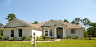 Czy warto jeszcze wystawiać dom na sprzedaż?