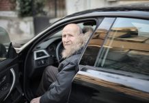 Lepiej odnowić seniorowi prawo jazdy bez badania wzroku niż narazić go na zakażenie COVID-19 w urzędzie