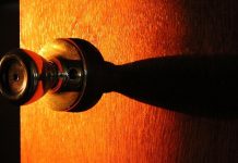 Cowidowcom wyjęli klamki z drzwi….