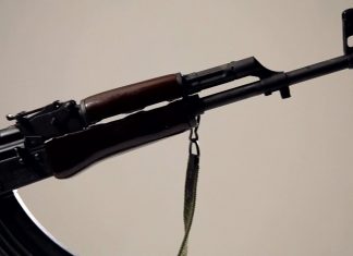 Kumor: Rzucają bluzgi na siebie