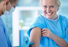 Zaszczepieni mogą chorować częściej niż wcześniej sądzono