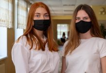 Kanadyjscy uczniowie mają stać 2 metry od siebie