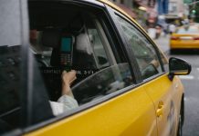 Fałszywi taksówkarze podmieniają karty płatnicze