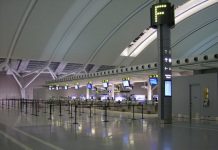 Program pilotażowy: szczepimy wprost po wyjściu z samolotu