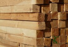 Rekordowe ceny drewna zwiększają koszt budowy domu nawet o 30 000 dol.