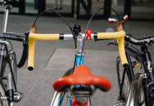 Rowerzyści i piesi wracają na Lake Shore Boulevard