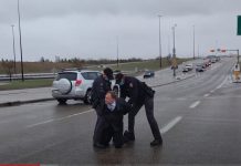 Pastor Artur Pawłowski wychodzi za kaucją