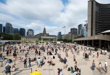 Darmowe lody ze szczepionką na Nathan Phillips Square