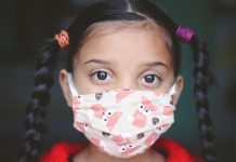 Uczniowie prawdopodobnie będą nadal musieli nosić maski w szkołach