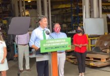 Trudeau prześladowany na szlaku kampanii