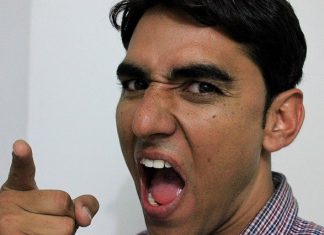 Seanse nienawiści czyli pornografia polityczna