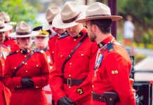 Związek policji RCMP popiera prawo funkcjonariuszy do odmowy szczepień