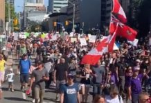 Protesty przeciwko segregacji sanitarnej w całej Kanadzie