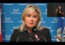 Crombie: Wyrzucenie z pracy niezaszczepionych na razie nie jest postanowione