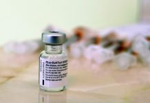 Konflikt interesów u szeroko cytowanego eksperta ds szczepień; 2 mln dol. od Pfizera