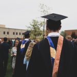 34% białych studentów kłamało na temat swego pochodzenia rasowego, aby zwiększyć szanse na przyjęcie i otrzymanie pomocy finansowej