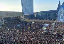 Demonstracje przeciwko paszportom Covidowym na całym świecie