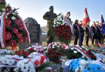 Polak podał Żydom wodę i zginął. Jego upamiętnienie to “rewizjonizm” Holocaustu uważa Grabowski