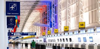 Minister zdrowia próbuje tłumaczyć nowe zasady na lotniskach